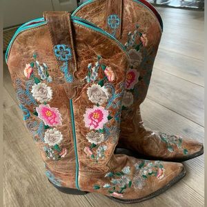 Macie Bean Boots-Rose Garden embroidery with snip toe